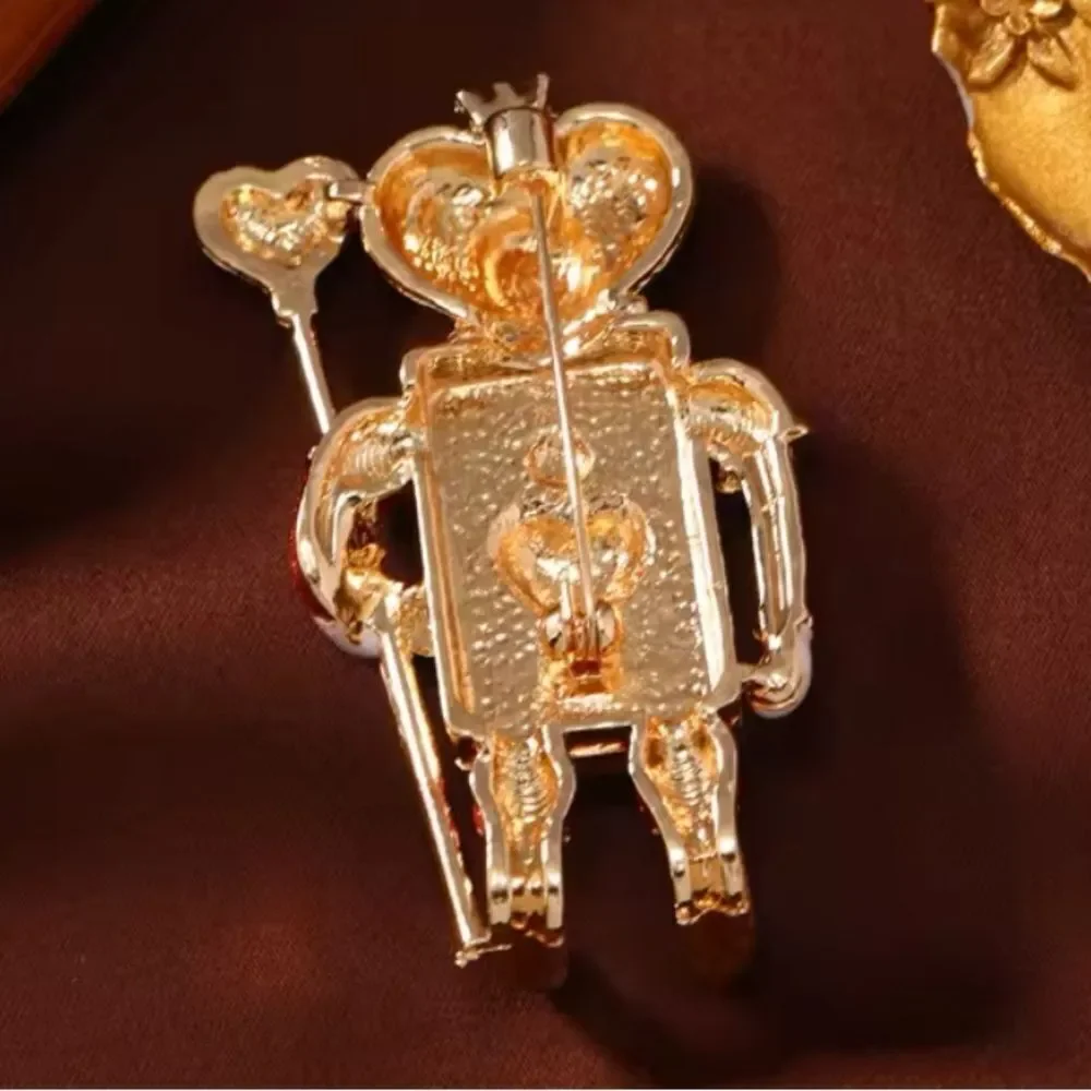 QUEEN OF HEARTS BROOCH‎